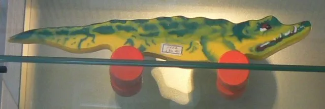 Wooden Pull-Along - Crocodile Rigid {Krokodille hel Stiv}