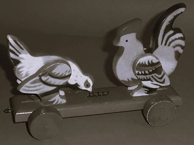 Wooden Pull-Along - Rooster and Hen, Movable {Hane og høne, Bevægelige}