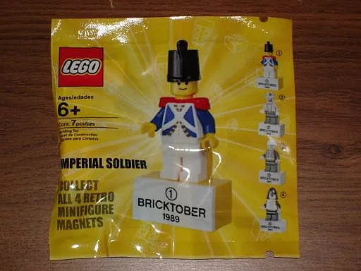 Magnet Set, Minifigure Pirates Imperial Soldier - with 2 x 4 Brick Base (Bricktober Week 1) polybag