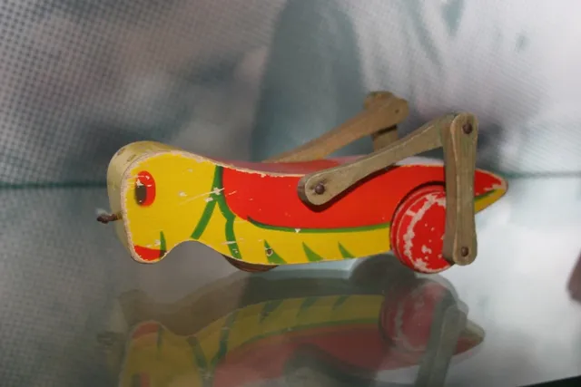 Wooden Pull-Along - Grasshopper {Græshoppe}
