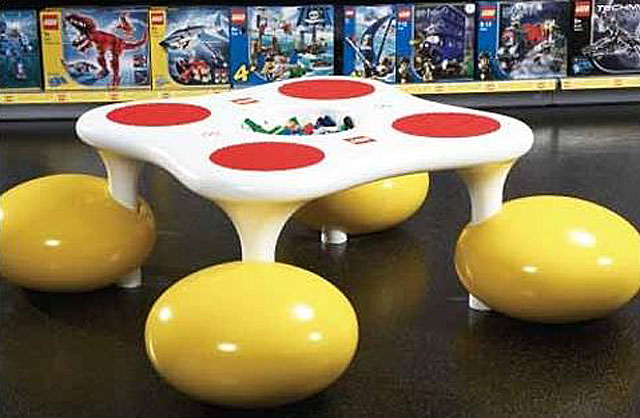 Playtable with One Bin, 4 Seats and 4 Building Plates