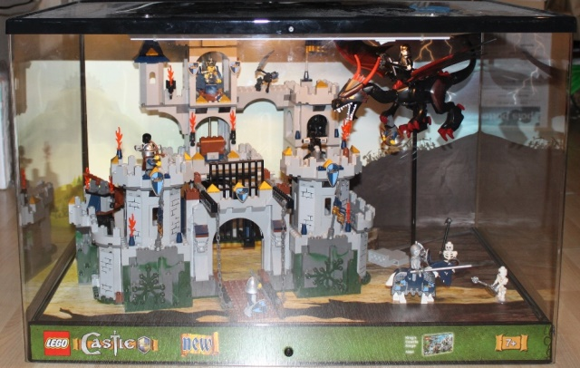 Display Assembled Set, Castle Fantasy Era Set 7094 Castle in Plastic Case