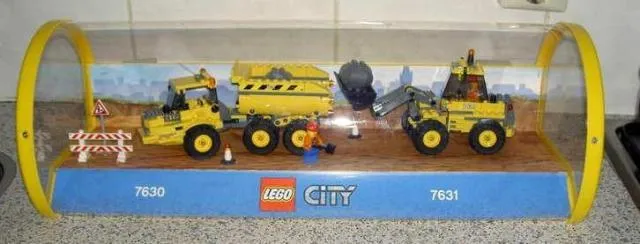 Display Assembled Set, City Sets 7630 and 7631 in Plastic Case