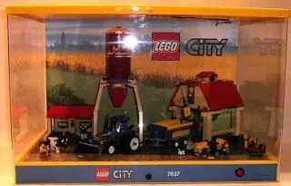 Display Assembled Set, City Set 7637 Farm in Plastic Case