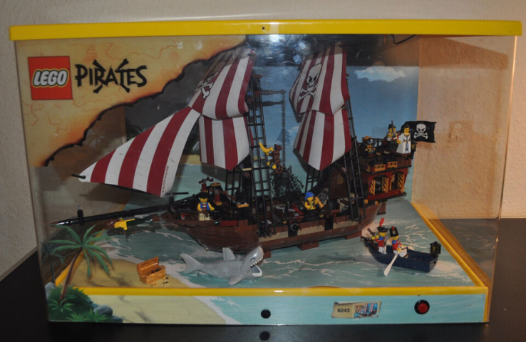 Display Assembled Set, Pirates Set 6243 in Plastic Case