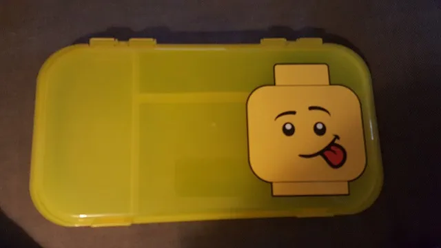 Minifigures Storage Case with Tongue Sticking Out Minifigure Head Pattern