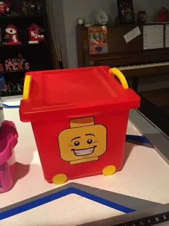 Square Stacking Basket with Lid and Wheels 21.5 qt (Minifigure Head with Open Mouth Smile with Teeth)