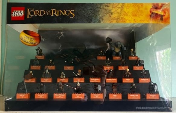 Display Assembled Minifigures, The Lord of the Rings, 25 Minifigures and Shelob from Sets 9469, 9470, 9471, 9473, 9474, and 9476