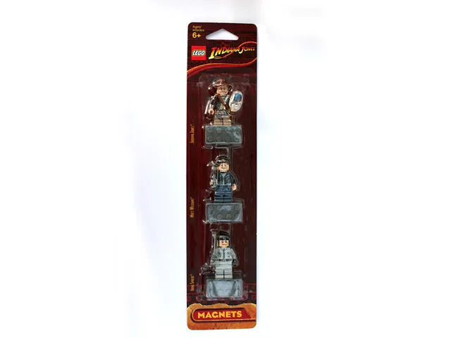 Magnet Set, Minifigures Indiana Jones (3) - Indiana Jones, Mutt Williams, Irina Spalko - with 2 x 4 Brick Bases blister pack