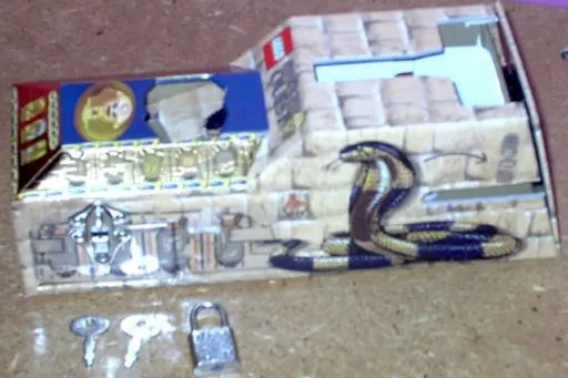 Coin Bank, Pharaoh's Quest Cardboard Coin Box with Lock and Keys (853175)