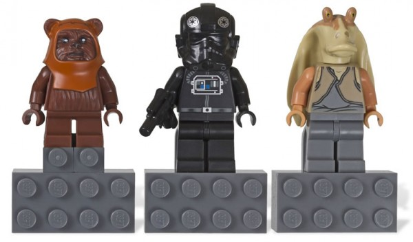 Magnet Set, Minifigures SW (3) - Wicket, V-Wing Pilot, Jar Jar Binks - Glued with 2 x 4 Brick Bases blister pack