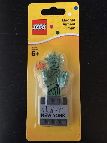 Magnet Set, New York Skyline Statue of Liberty Minifigure, Flatiron, New York, NY blister pack