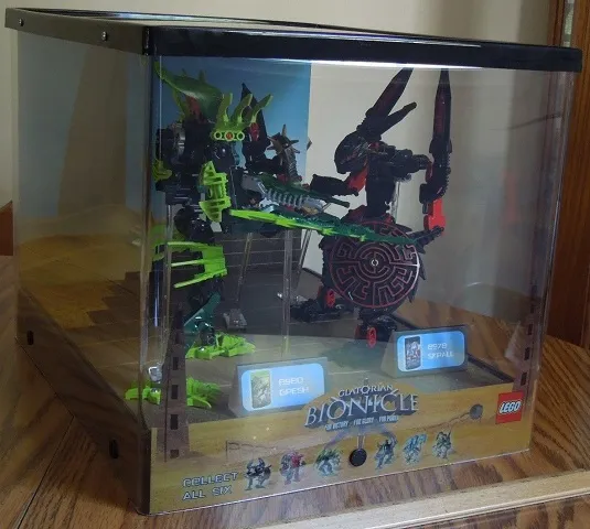 Display Assembled Set, Large Plastic Case Light and Sound with Bionicle Glatorian (shows 8978, 8980)