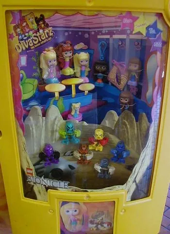 Display McDonald's Toys Tohunga (shows 1388, 1389, 1390, 1391, 1392, 1393)