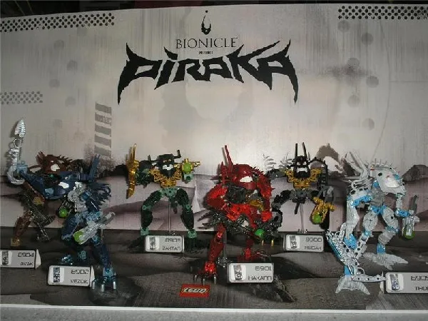 Display Assembled Set, Large Plastic Case Light and Sound with Bionicle Piraka (shows 8900, 8901, 8902, 8903, 8904, 8905)