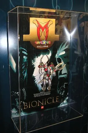 Display Assembled Set, Large Plastic Case with Bionicle Takutanuva (shows 10201)