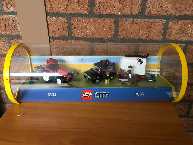 Display Assembled Set, City Sets 7634 and 7635 in Plastic Case