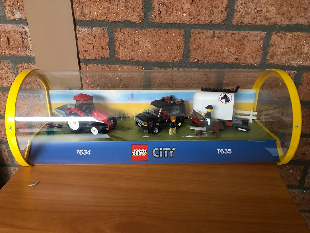 Display Assembled Set, City Sets 7634 and 7635 in Plastic Case