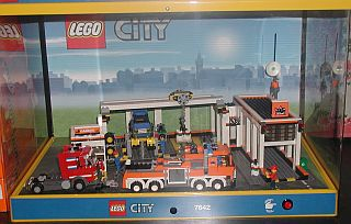 Display Assembled Set, City Set 7642 Garage in Plastic Case