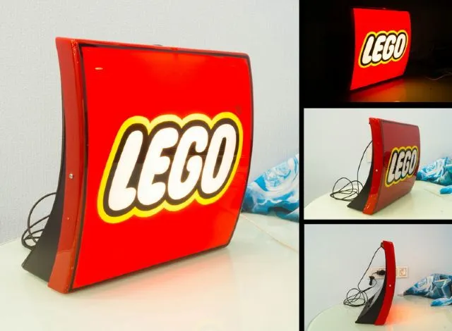 Display Sign Medium LEGO Logo, Curved, Lighted (220V)