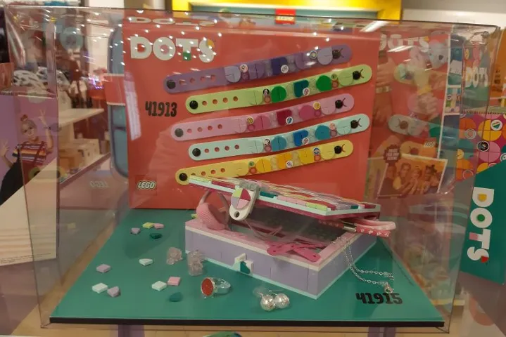 Display Assembled Set, Dots Set 41913 and 41915 in Plastic Case