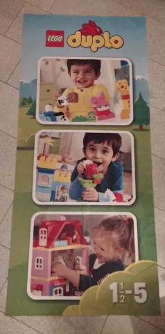 Display Flag Cloth, DUPLO Logo and Three Children 2