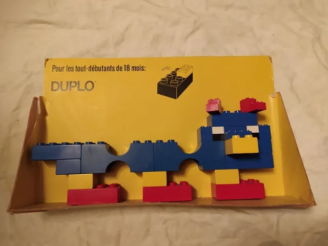 Display Assembled Bricks, Caterpillar