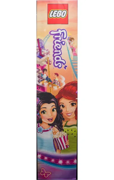 Display Flag Cloth, Friends, Emma and Mia