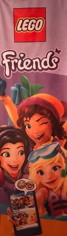 Display Flag Cloth, Friends, 3 Friends with 2 Photos on Smartphone