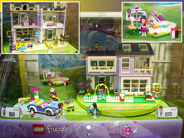 Display Assembled Set, Friends Sets 41095, 41090 and 41091 in Plastic Case with Light and Turntable