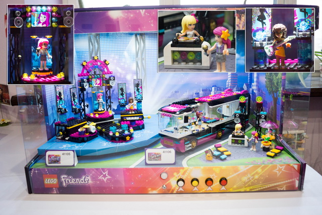 Display Assembled Set, Friends Sets 41105, 41106 in Plastic Case with Light