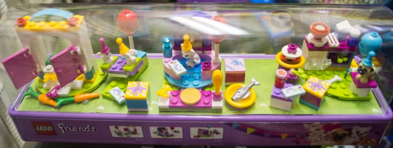 Display Assembled Set, Friends Sets 41112, 41113, 41114 in Plastic Case
