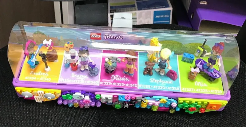 Display Assembled Minifigures, Friends Andrea, Emma, Olivia, Stephanie and Mia in Plastic Case