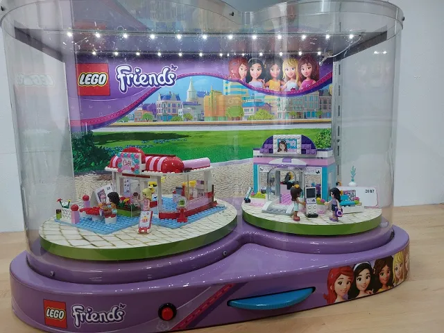 Display Assembled Set, Friends Sets 3061 and 3187 in Plastic Case with Light and Turntables