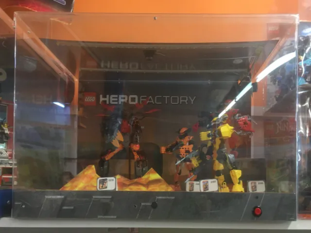 Display Assembled Set, Hero Factory Sets 2235, 2065, 2067, 2068 in Plastic Case with Light