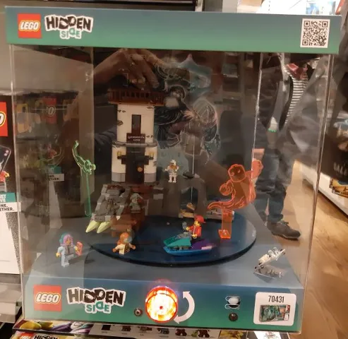 Display Assembled Set, Hidden Side 70431 in Plastic Case