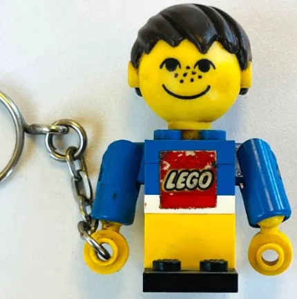 Homemaker Figure / Maxifigure Key Chain, Child with LEGO Logo Pattern (Sticker)