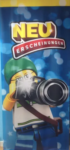 Display Flag Cloth, Multiple Themes, Minifigure Photographer, 'NEU ERSCHEINUNGEN'