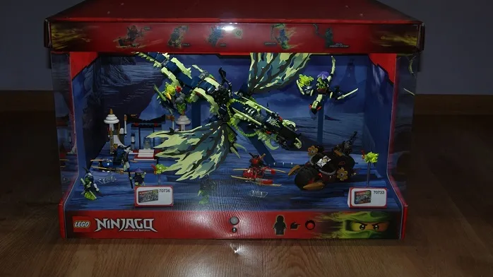 Display Assembled Set, NINJAGO Sets 70733 and 70736 in Plastic Case with Light