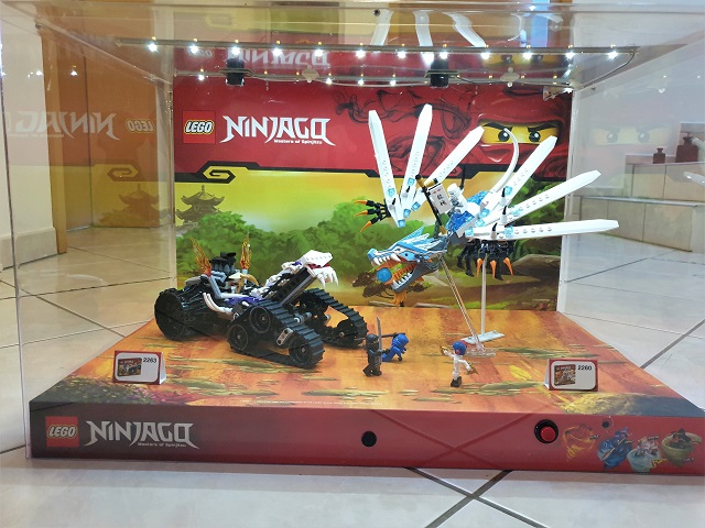 Display Assembled Set, NINJAGO Sets 2260 and 2263 in Plastic Case with Light
