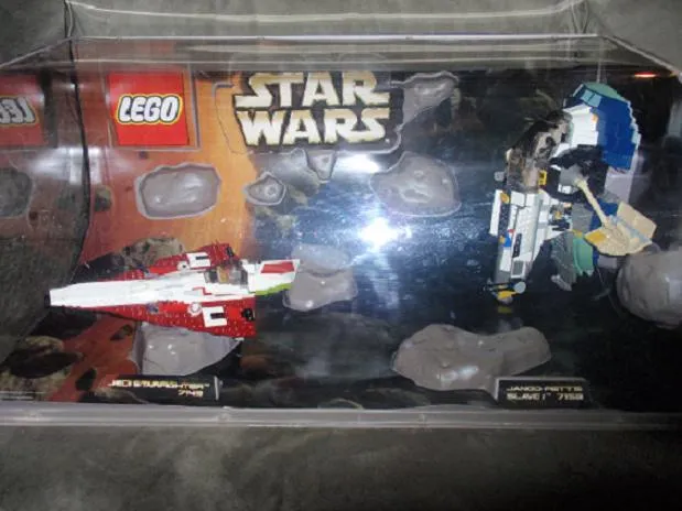 Display Assembled Set, Large Plastic Case for Star Wars Episode II (shows 7143 and 7153)