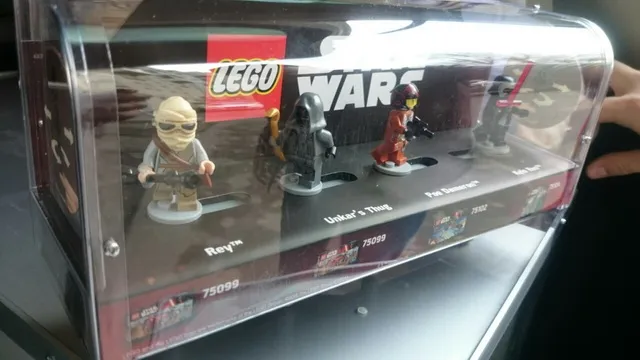 Display Assembled Minifigures, Star Wars Ep. 7 on Turnable with Mounts