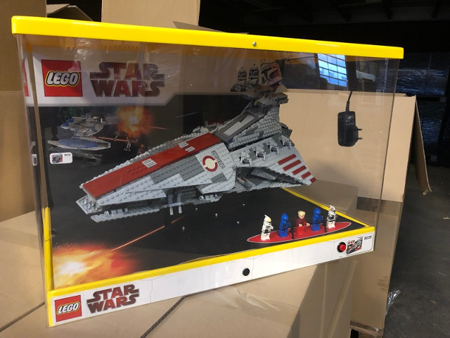 Display Assembled Set, Large Plastic Case for Star Wars Clone Wars with Light and Sound (shows 8039)