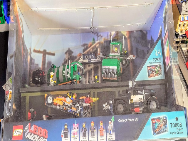 Display Assembled Set, The LEGO Movie Sets 70805 and 70808 in Plastic Case with Light