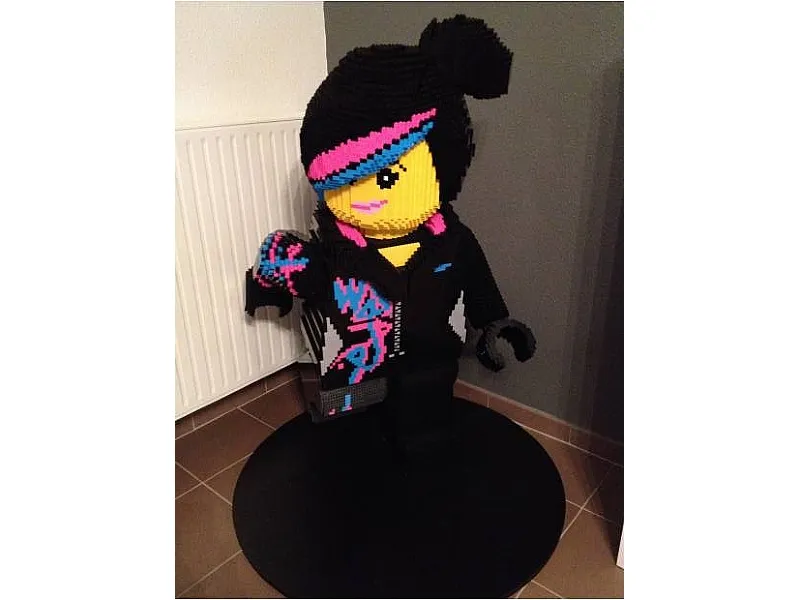 Lucy Wyldstyle on Base (Glued)