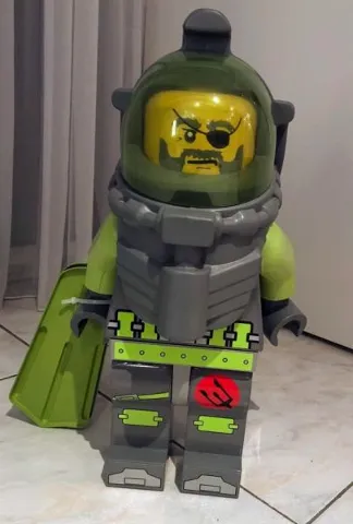 Display Figure 7in x 11in x 19in (Atlantis Diver)