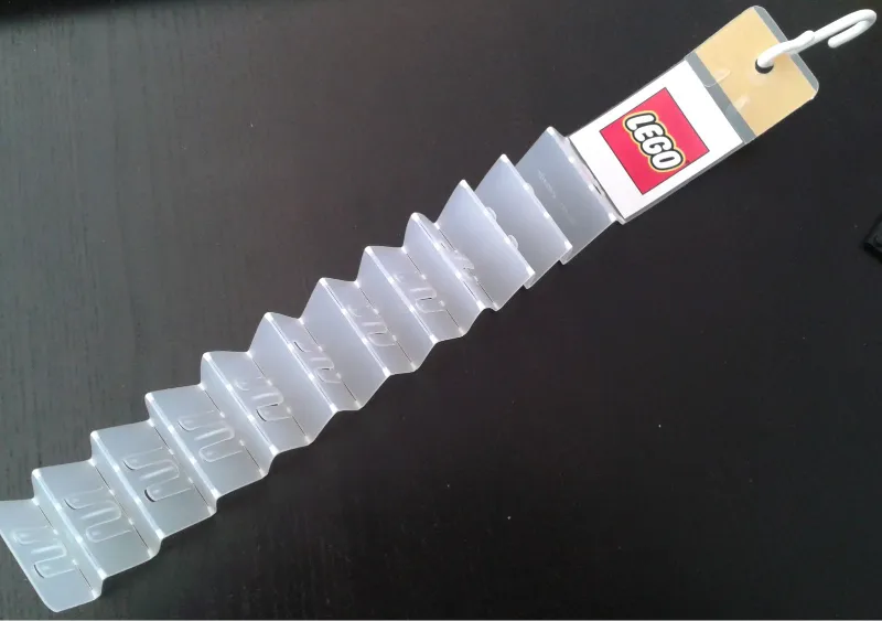 Display Strip Hanging with 12 Clips and White Hook