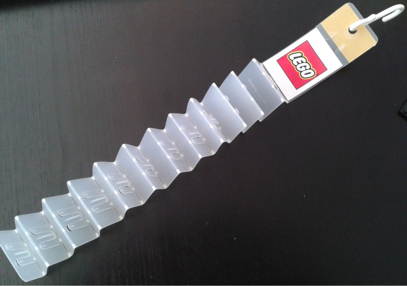 Display Strip Hanging with 12 Clips and White Hook