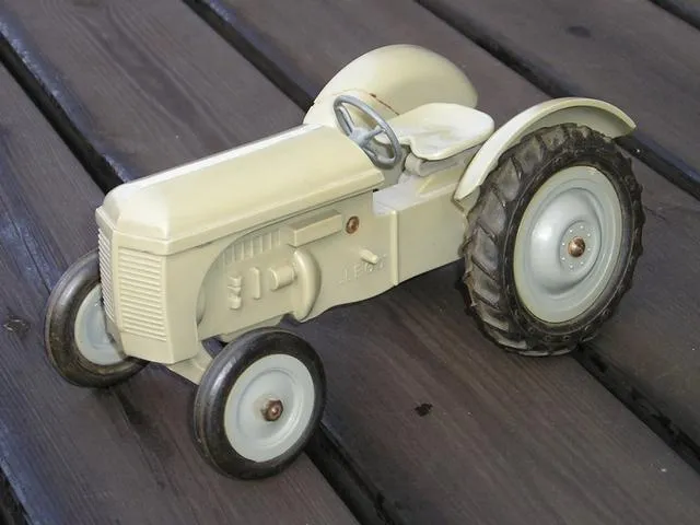 Modelbiler 1:43 Tractor (Ferguson Tractor)
