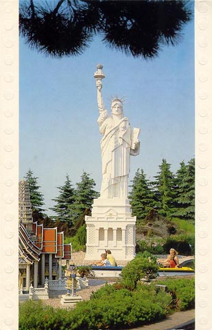 Postcard - Legoland Parks, Legoland Billund - The Statue of Liberty 1